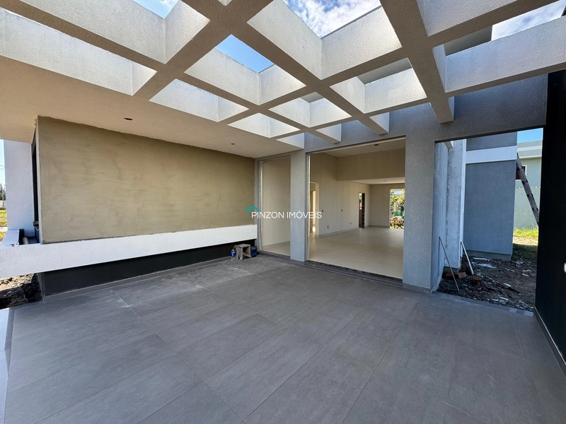 CASA EM CONSTRUÇÃO NA AVENIDA: 2ª foto da galeria de imagens do imóvel