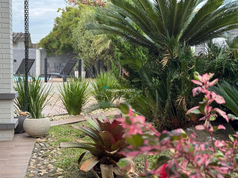 CASA COM PISCINA E DOIS TERRENOS: 4ª foto da galeria de imagens do imóvel