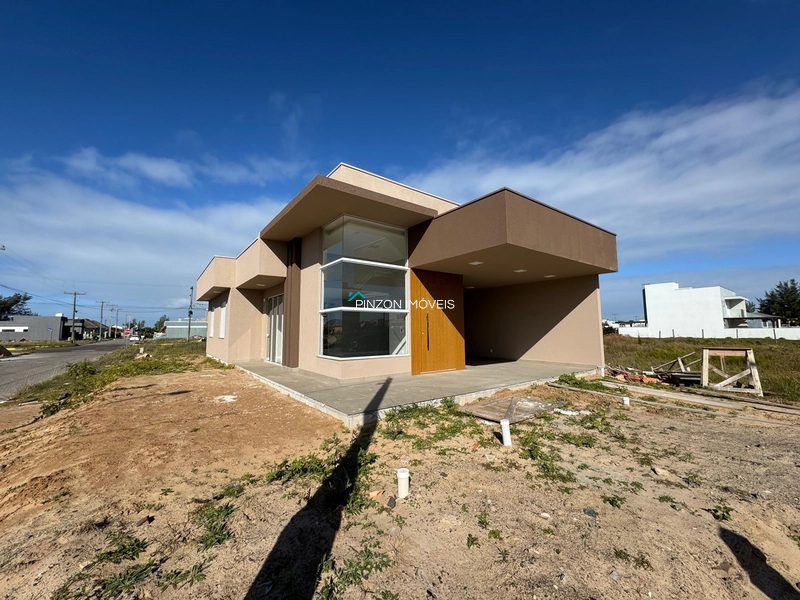Casa nova em avenida próxima ao centro.: 2ª foto da galeria de imagens do imóvel