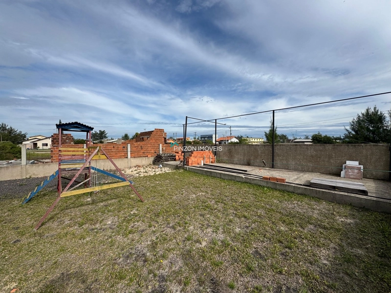 Casa em Atlântida Sul: 4ª foto da galeria de imagens do imóvel