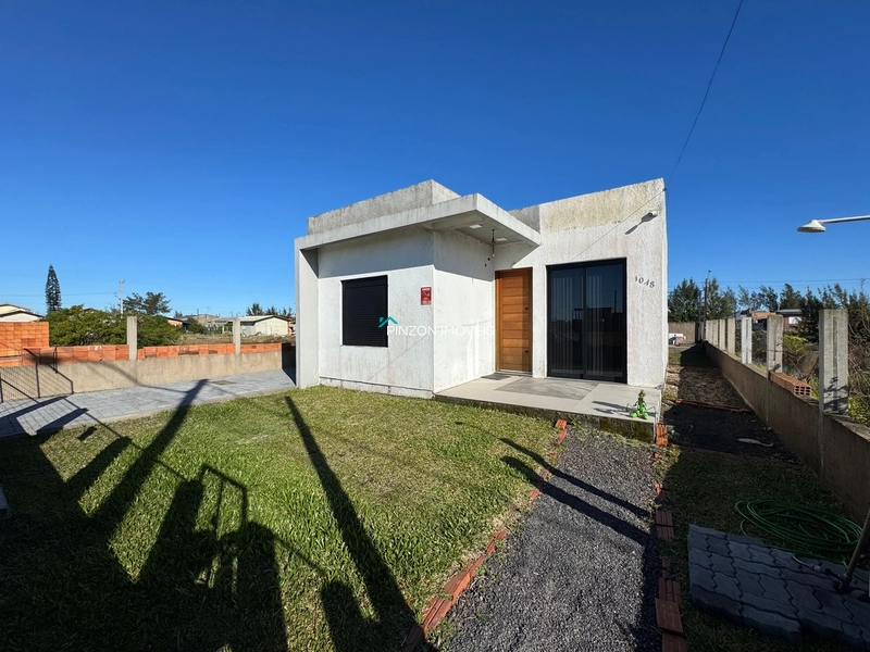 Casa em Atlântida Sul: 2ª foto da galeria de imagens do imóvel