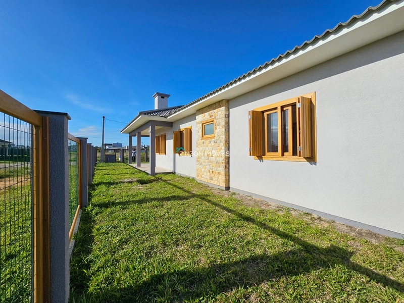 CASA DE ESQUINA COM 3 DORMITÓRIOS A 300M DO MAR EM ARROIO DO SAL: 10ª foto da galeria de imagens do imóvel