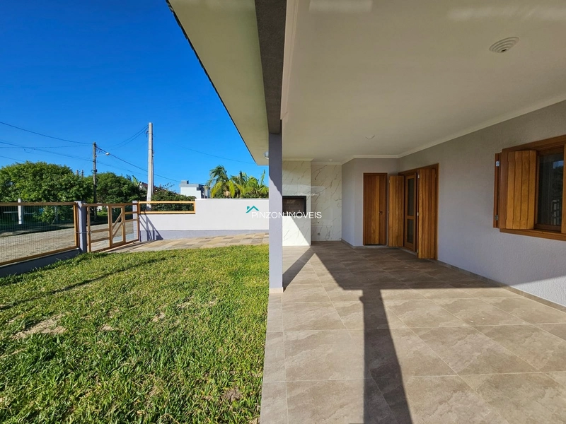 CASA DE ESQUINA COM 3 DORMITÓRIOS A 300M DO MAR EM ARROIO DO SAL: 4ª foto da galeria de imagens do imóvel