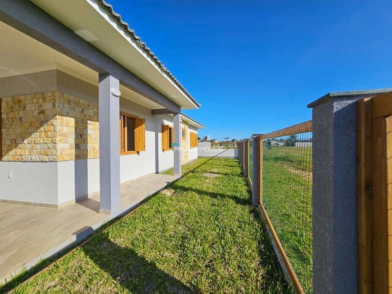 CASA DE ESQUINA COM 3 DORMITÓRIOS A 300M DO MAR EM ARROIO DO SAL: 9ª foto da galeria de imagens do imóvel
