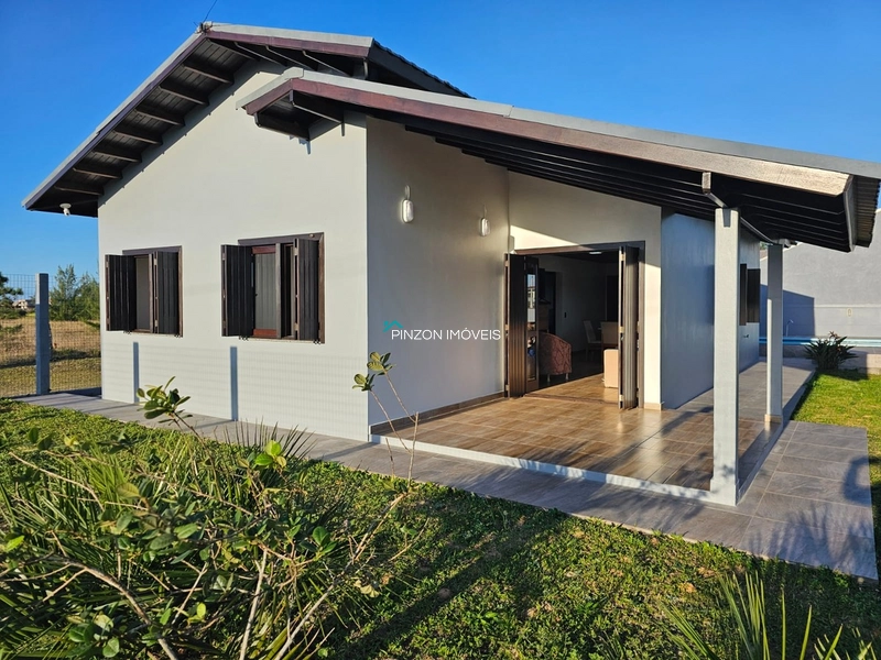 CASA COM DOIS TERRENOS A 300 METROS DO MAR EM ARROIO DO SAL: 1ª foto da galeria de imagens do imóvel