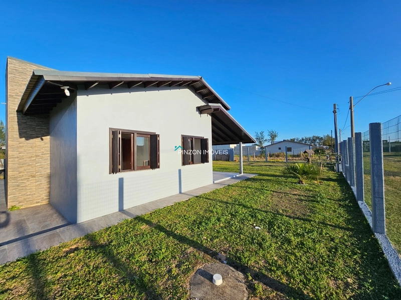 CASA COM DOIS TERRENOS A 300 METROS DO MAR EM ARROIO DO SAL: 3ª foto da galeria de imagens do imóvel