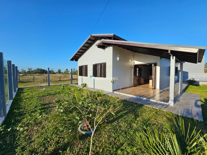 CASA COM DOIS TERRENOS A 300 METROS DO MAR EM ARROIO DO SAL: 2ª foto da galeria de imagens do imóvel