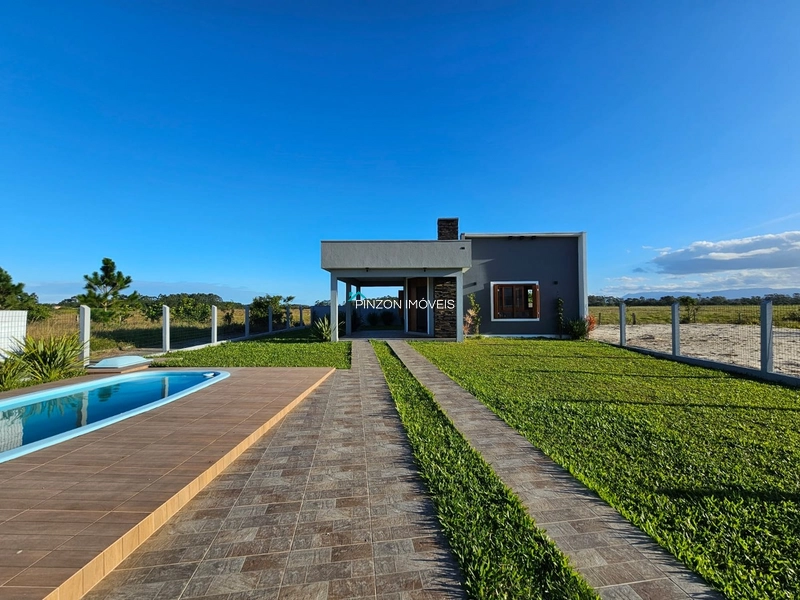 CASA COM PISCINA PRÓXIMA AO CENTRO: 1ª foto da galeria de imagens do imóvel