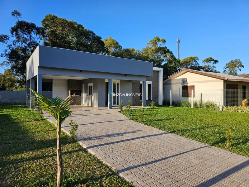 CASA PRÓXIMA AO CENTRO EM ARROIO DO SAL: 2ª foto da galeria de imagens do imóvel