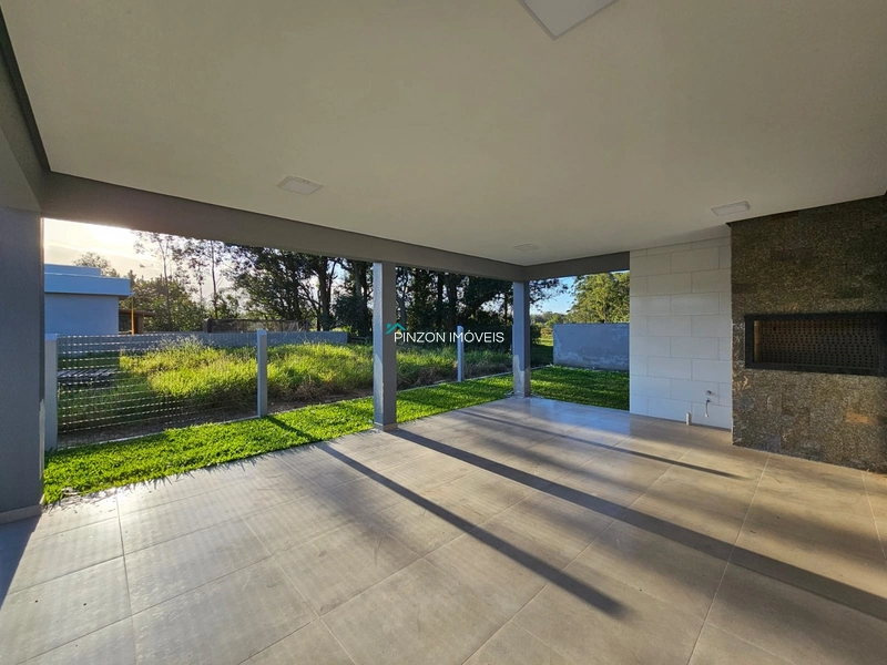 CASA PRÓXIMA AO CENTRO EM ARROIO DO SAL: 4ª foto da galeria de imagens do imóvel