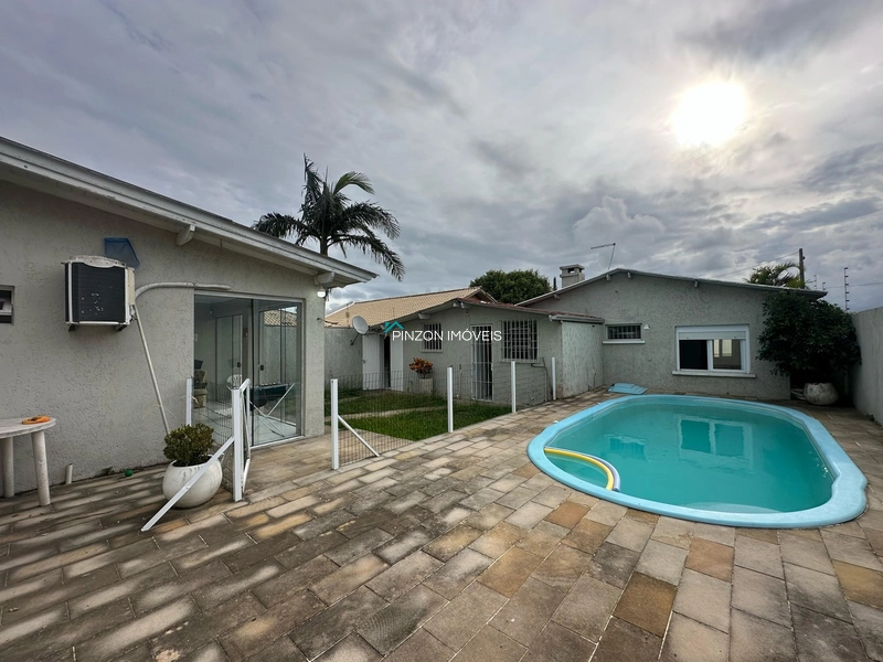 CASA COM PISCINA: 1ª foto da galeria de imagens do imóvel