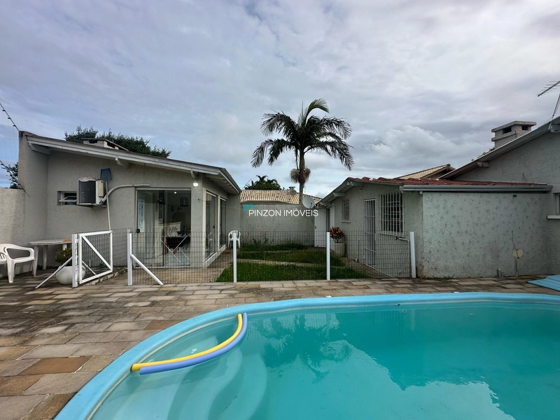 CASA COM PISCINA: 2ª foto da galeria de imagens do imóvel
