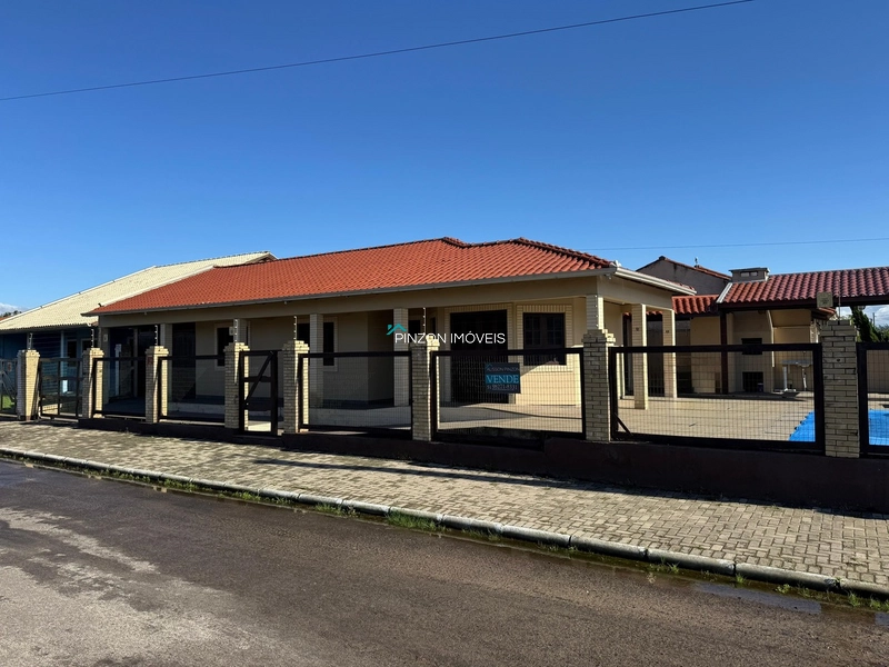 PROPRIEDADE COM PISCINA EM ATLÂNTIDA SUL: 1ª foto da galeria de imagens do imóvel