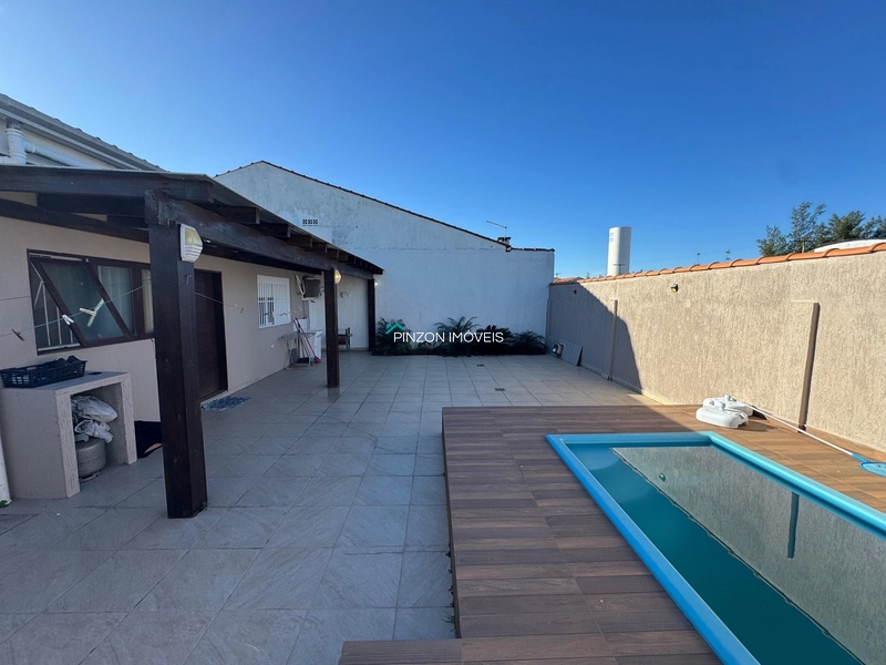 CASA COM PISCINA EM ATLÂNTIDA SUL: 7ª foto da galeria de imagens do imóvel