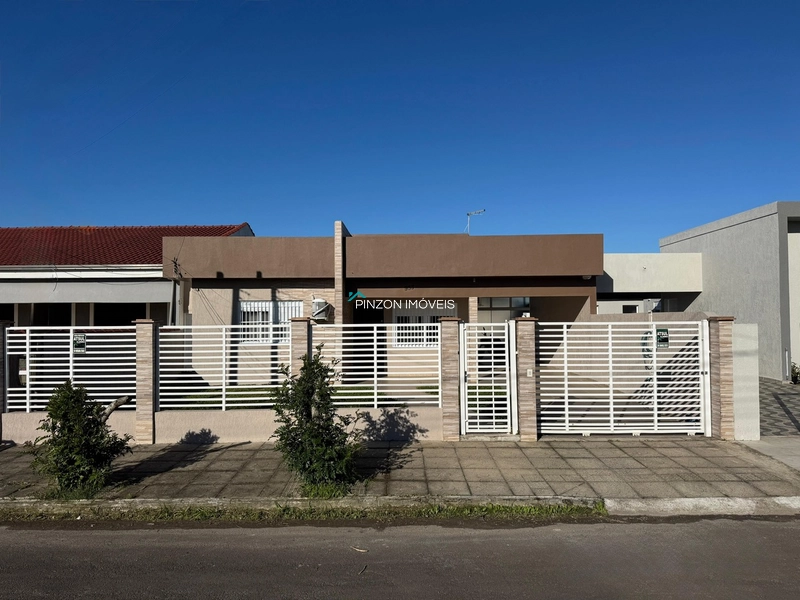 CASA COM PISCINA EM ATLÂNTIDA SUL: 2ª foto da galeria de imagens do imóvel