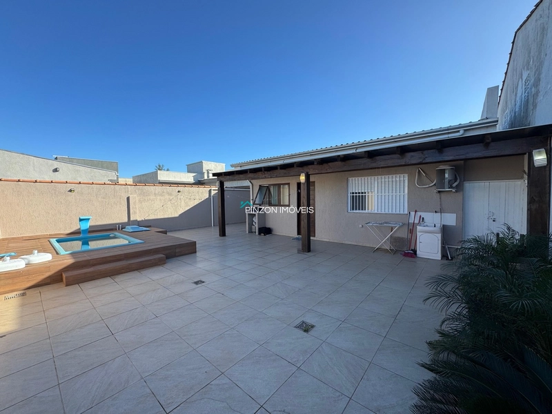 CASA COM PISCINA EM ATLÂNTIDA SUL: 6ª foto da galeria de imagens do imóvel
