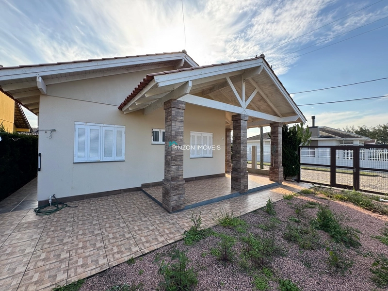 CASA A 50 METROS DA PRAIA: 2ª foto da galeria de imagens do imóvel