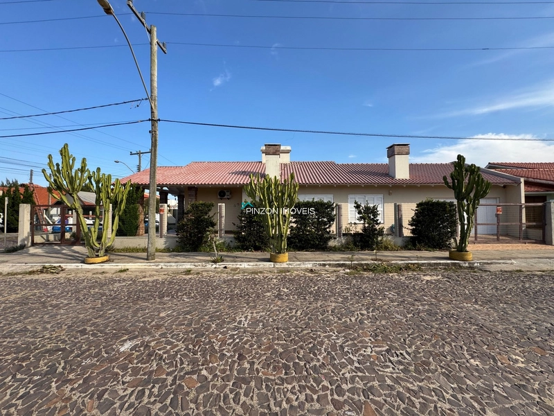 CASA A 50 METROS DA PRAIA: 3ª foto da galeria de imagens do imóvel