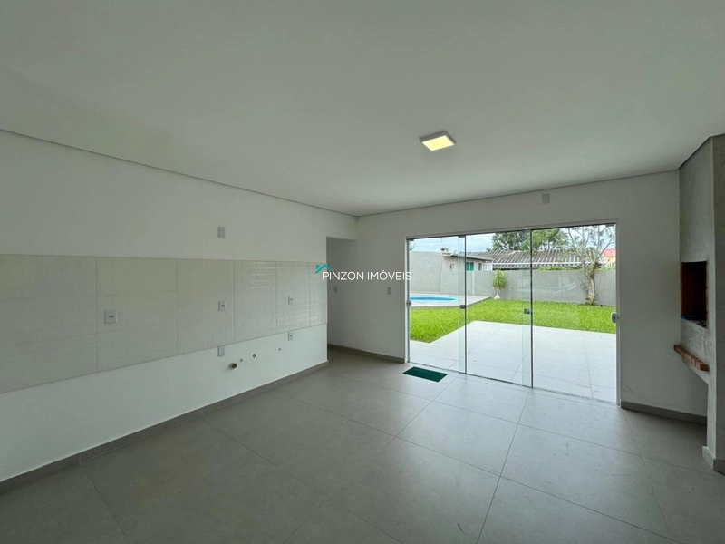 CASA COM PISCINA EM ATLÂNTIDA SUL: 8ª foto da galeria de imagens do imóvel