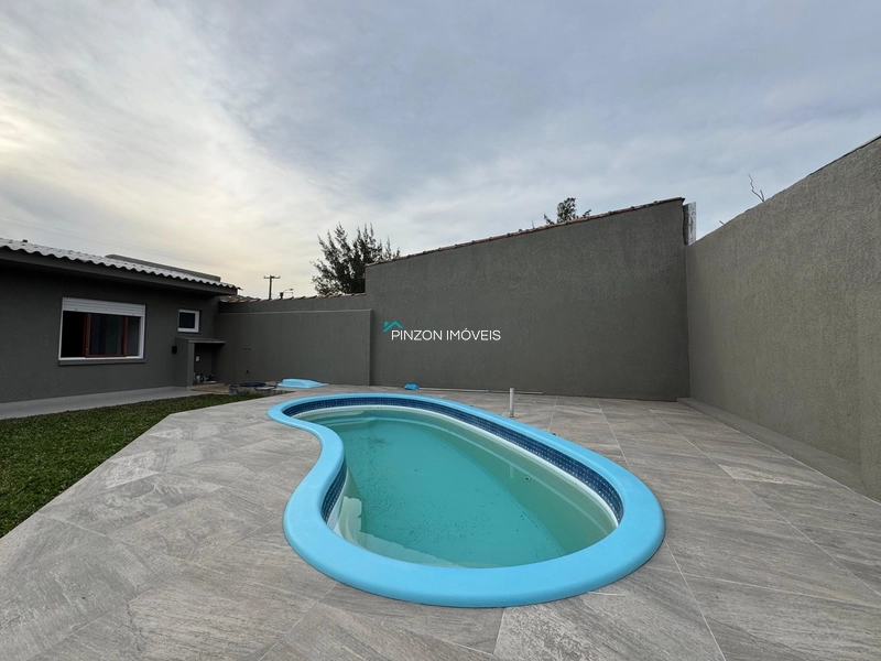 CASA COM PISCINA EM ATLÂNTIDA SUL: 7ª foto da galeria de imagens do imóvel