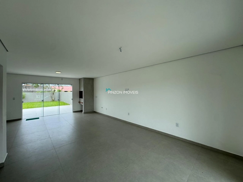 CASA COM PISCINA EM ATLÂNTIDA SUL: 9ª foto da galeria de imagens do imóvel