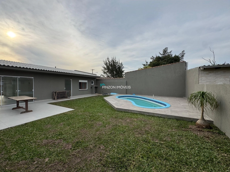 CASA COM PISCINA EM ATLÂNTIDA SUL: 8ª foto da galeria de imagens do imóvel