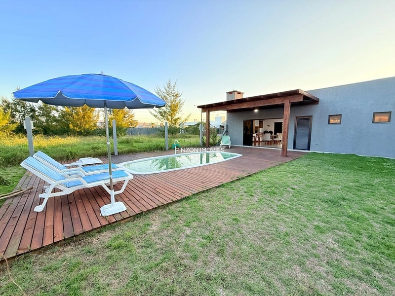 CASA COM PISCINA: 14ª foto da galeria de imagens do imóvel