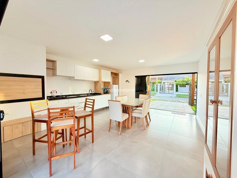 CASA COM PISCINA: 4ª foto da galeria de imagens do imóvel