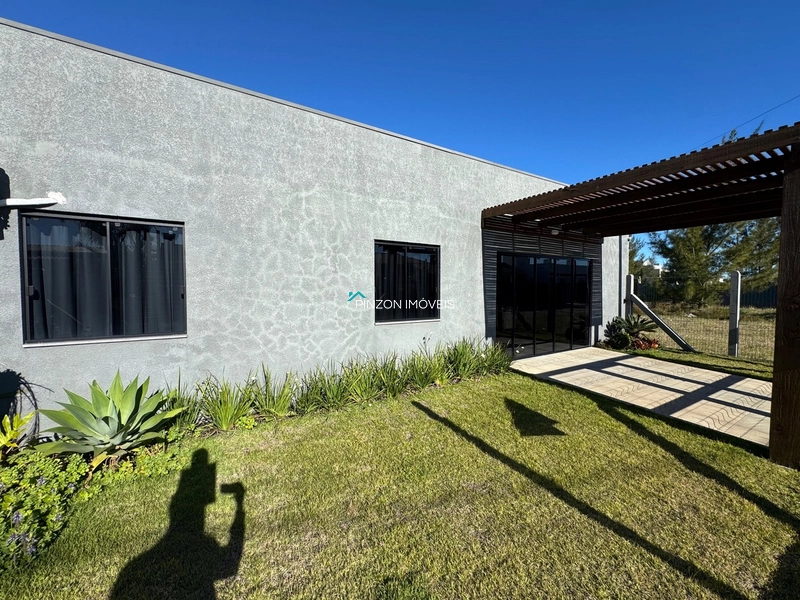 CASA COM PISCINA: 1ª foto da galeria de imagens do imóvel