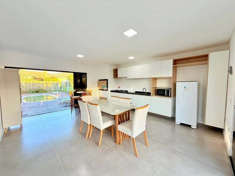 CASA COM PISCINA: 5ª foto da galeria de imagens do imóvel