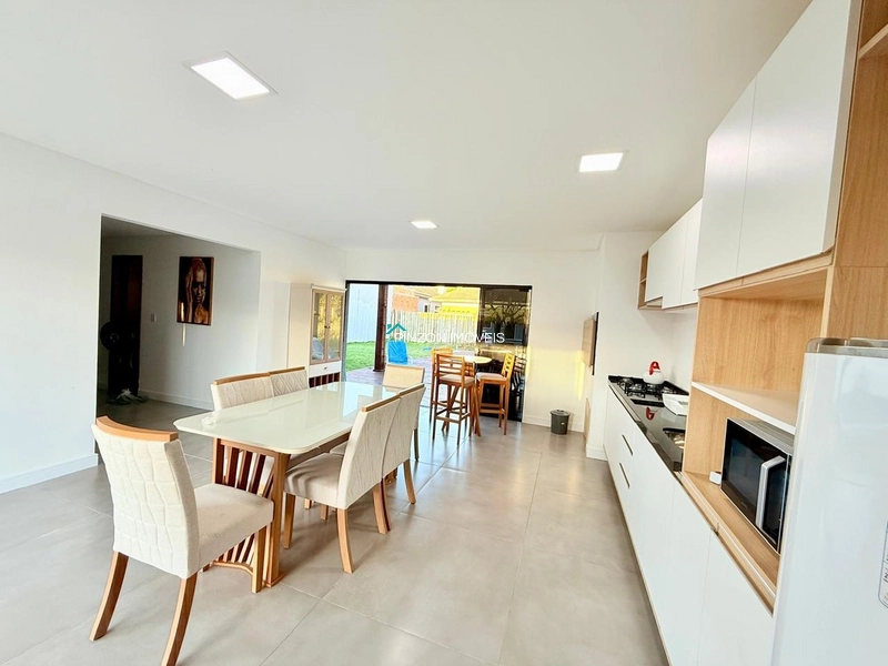 CASA COM PISCINA: 2ª foto da galeria de imagens do imóvel