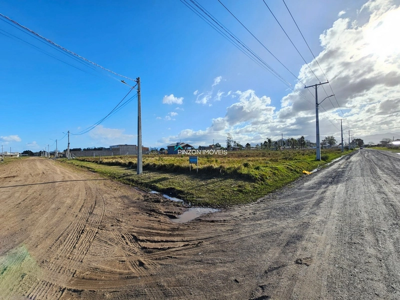 TERRENO DE ESQUINA A POUCOS METROS DO CENTRO DE ARROIO DO SAL: 3ª foto da galeria de imagens do imóvel