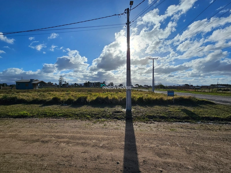 TERRENO DE ESQUINA A POUCOS METROS DO CENTRO DE ARROIO DO SAL: 5ª foto da galeria de imagens do imóvel