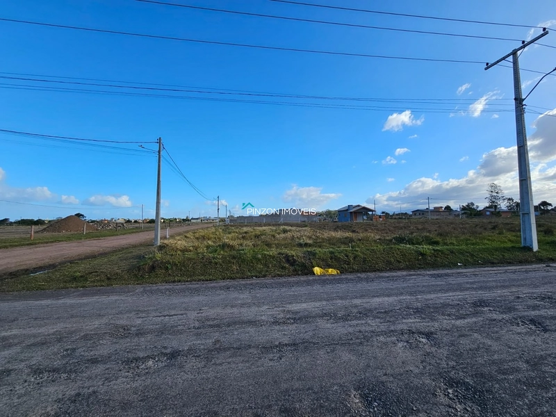 TERRENO DE ESQUINA A POUCOS METROS DO CENTRO DE ARROIO DO SAL: 2ª foto da galeria de imagens do imóvel