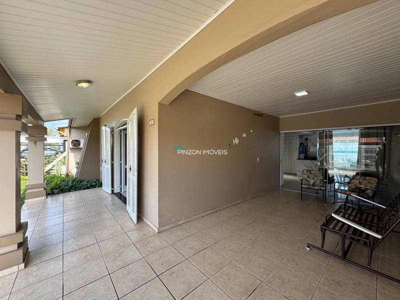 CASA A 50M DA PRAIA: 4ª foto da galeria de imagens do imóvel