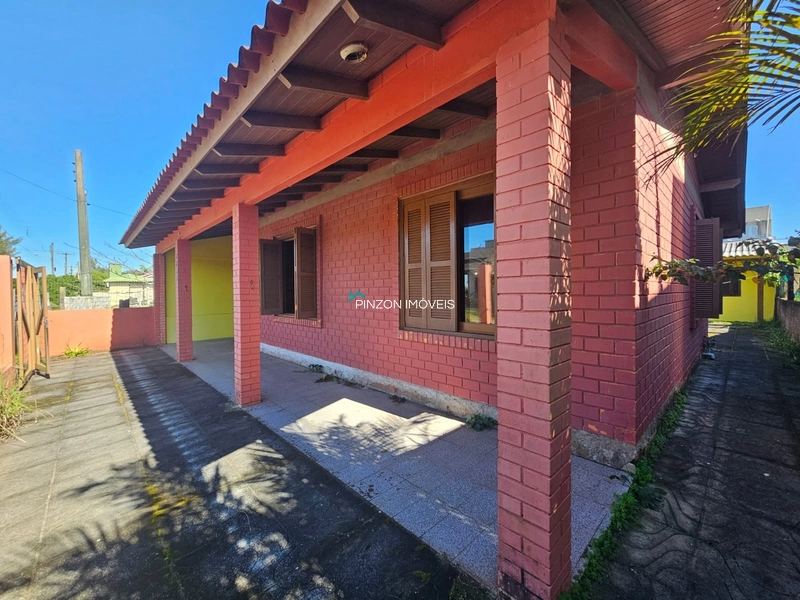 SUA CASA DE VERANEIO A APENAS 100 METROS DO MAR: 5ª foto da galeria de imagens do imóvel