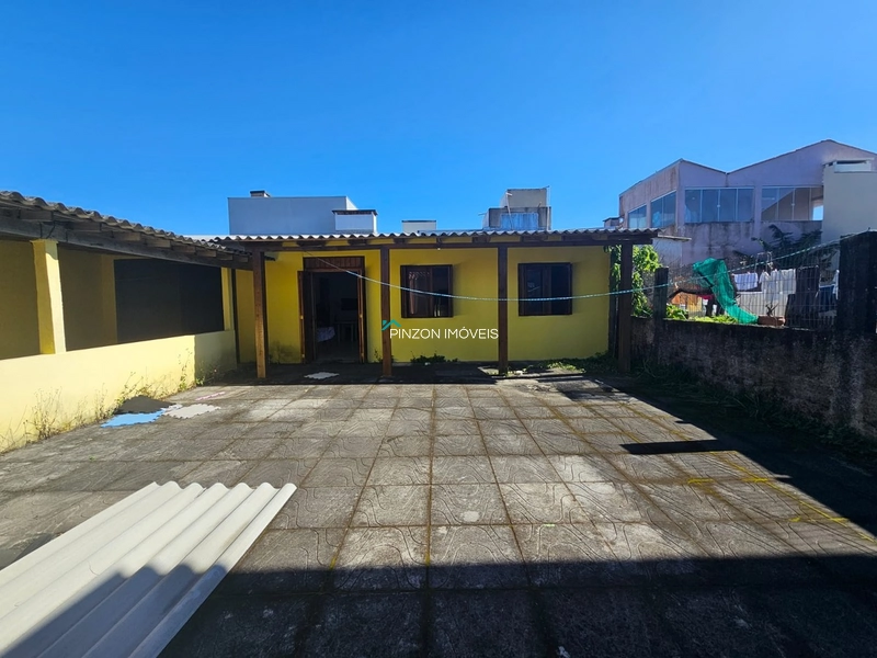 SUA CASA DE VERANEIO A APENAS 100 METROS DO MAR: 10ª foto da galeria de imagens do imóvel