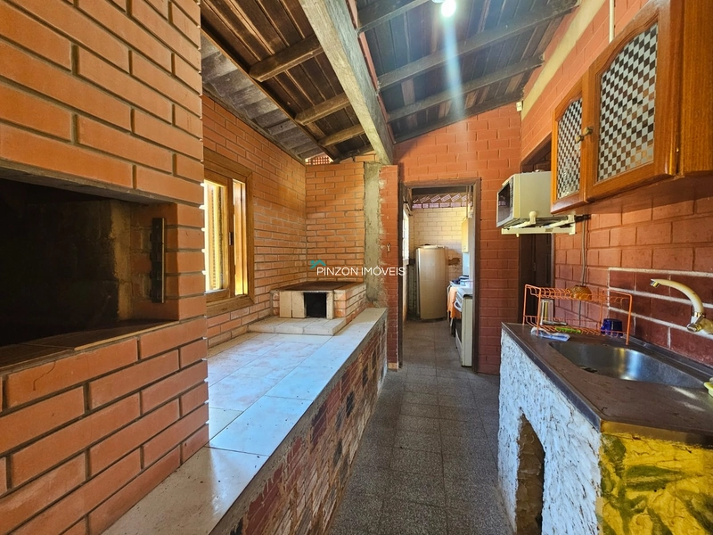 SUA CASA DE VERANEIO A APENAS 100 METROS DO MAR: 12ª foto da galeria de imagens do imóvel