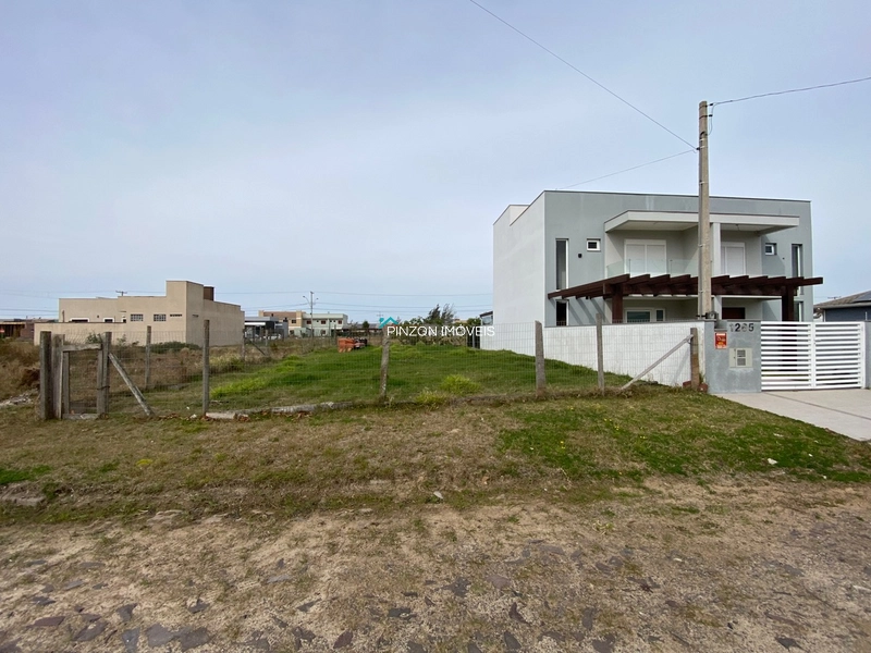 TERRENO NA AVENIDA: 3ª foto da galeria de imagens do imóvel