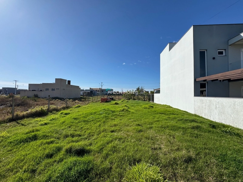 TERRENO NA AVENIDA: 1ª foto da galeria de imagens do imóvel