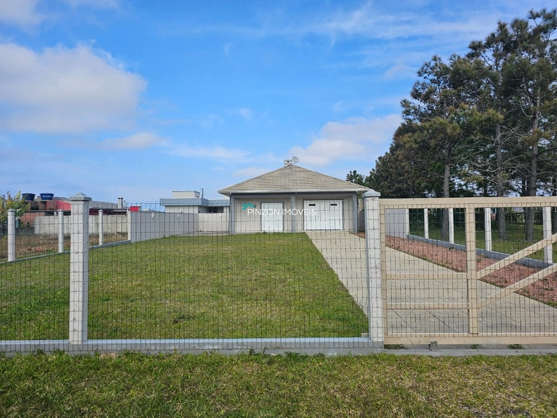 CASA COM AMPLO TERRENO A APENAS 310 METROS DO MAR: 4ª foto da galeria de imagens do imóvel