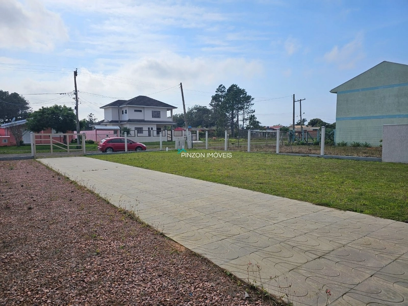 CASA COM AMPLO TERRENO A APENAS 310 METROS DO MAR: 12ª foto da galeria de imagens do imóvel