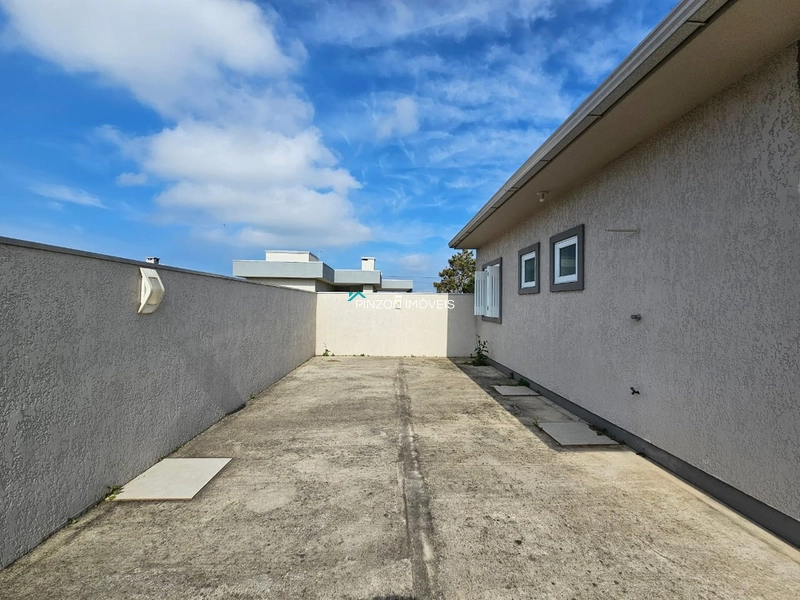 CASA COM AMPLO TERRENO A APENAS 310 METROS DO MAR: 10ª foto da galeria de imagens do imóvel