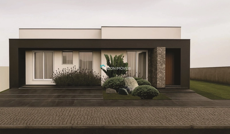 CASA NOVA À UMA QUADRA DA PRAIA