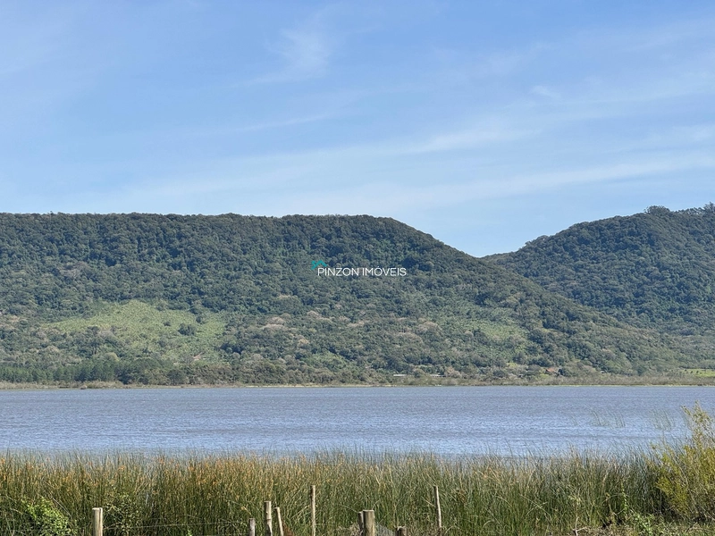 CASA NA BEIRA DA LAGOA: 10ª foto da galeria de imagens do imóvel