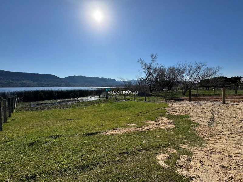 CASA NA BEIRA DA LAGOA: 11ª foto da galeria de imagens do imóvel
