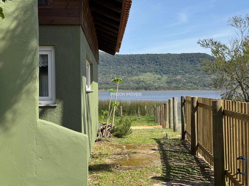CASA NA BEIRA DA LAGOA: 5ª foto da galeria de imagens do imóvel