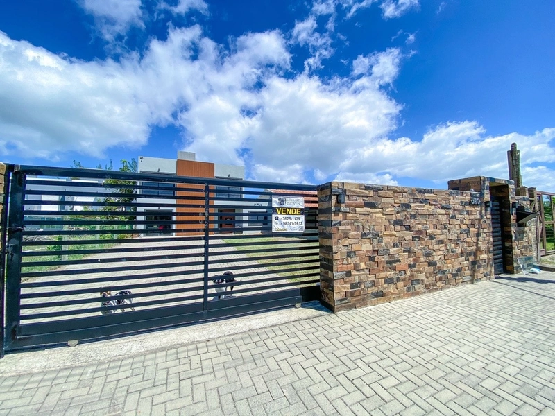 Sobrado 4 dormitórios - Bairro Praia do Barco