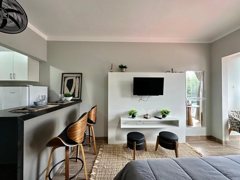 LOFT MOBILIADO E DECORADO NO CENTRO DE CAPAO DA CANOA: 4ª foto da galeria de imagens do imóvel