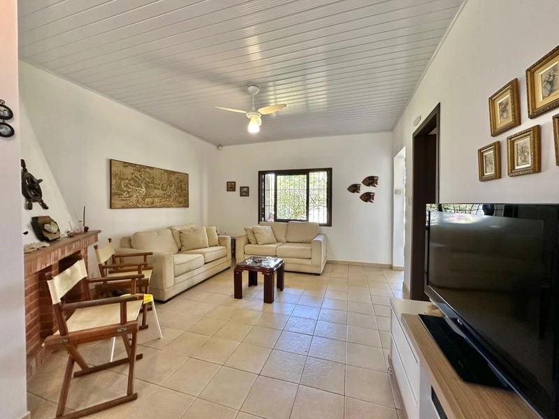 Casa à venda — Apenas 2 quadras do mar!: 5ª foto da galeria de imagens do imóvel